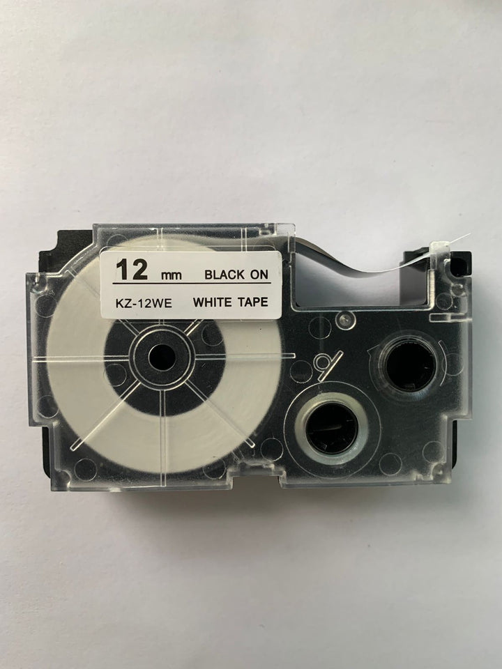 Cinta para Etiquetadora Casio Label LT XR-12WE1 Letras Negras fondo Blanco de 12mm
