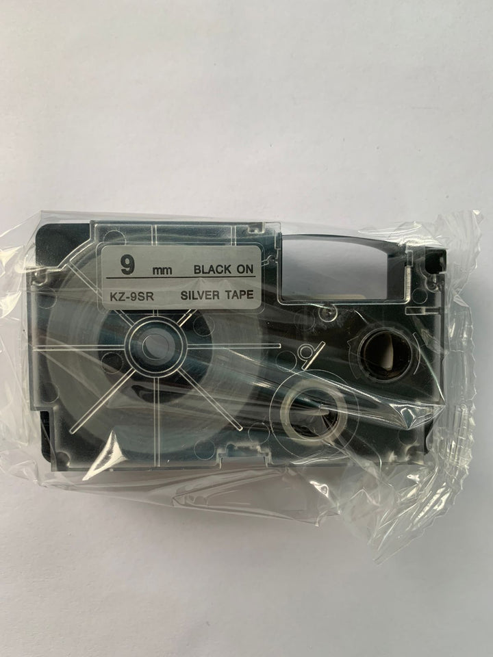 Cinta para Etiquetadora Casio Label LT XR-9SR1- KZ-9SR1 Negro sobre Plomo Ancho 9mm