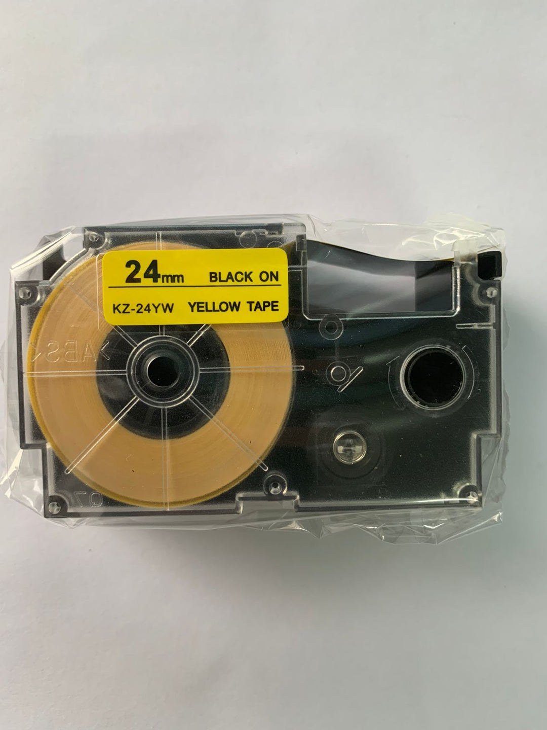 Casio XR-24YW1 - KZ-24YW Fondo Amarillo Letras Negras - 24mm para Rotuladora Casio Label It Series