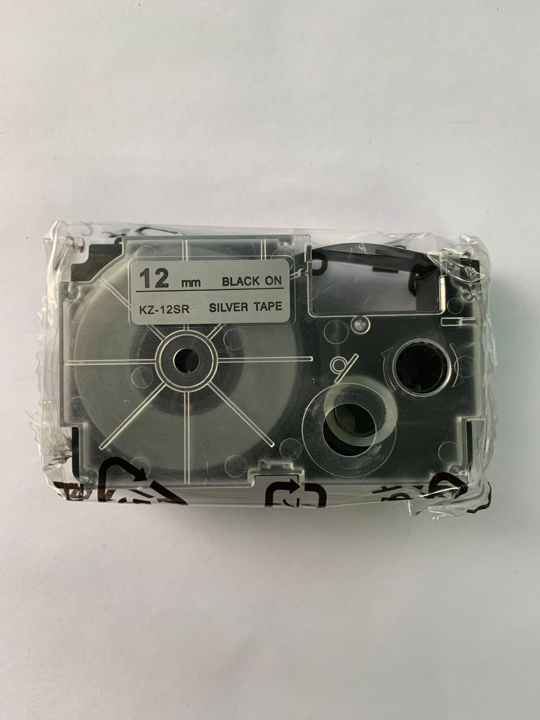 Cinta XR-12SR1 - KZ-12SR Fondo Plomo Letras Negras - 12mm para Rotuladora Casio Label It Series
