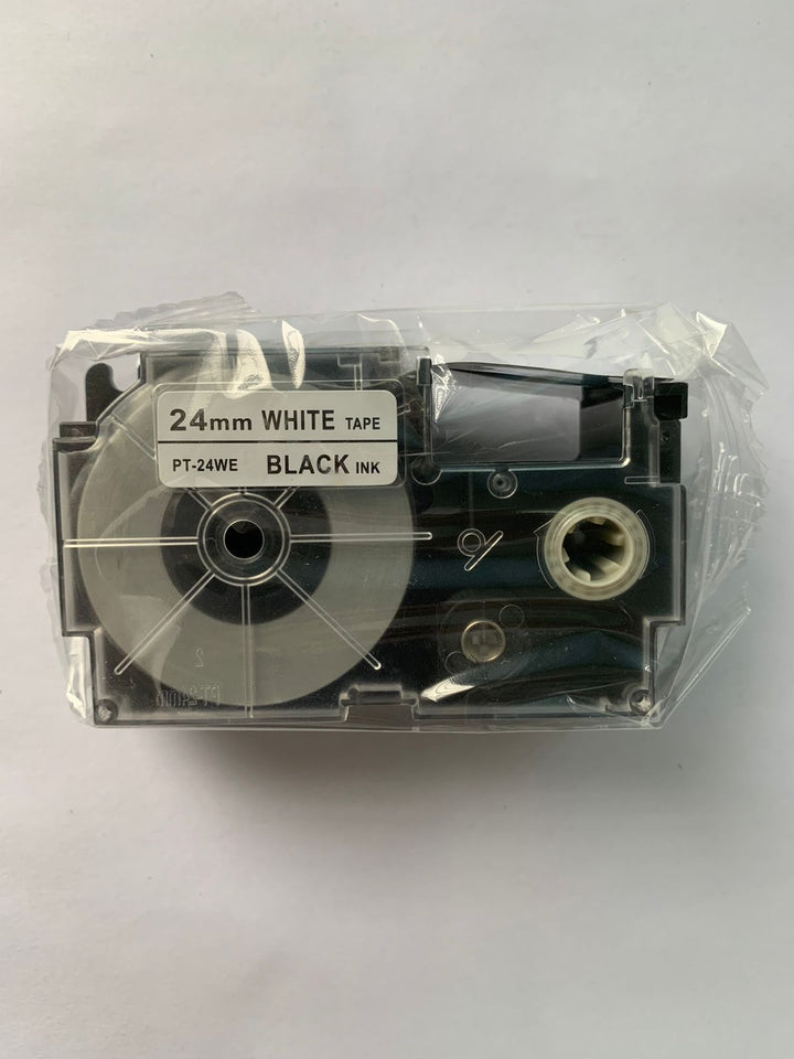 Casio XR-24WE1 - KZ-24WE Fondo Blanco Letras Negras - 24mm para Rotuladora Casio Label It Series