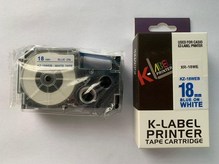Cinta XR-18WEB Casio 18mm Azul sobre Blanco | Compatible KL-130, KL-820, KL-120 | NeoLabel