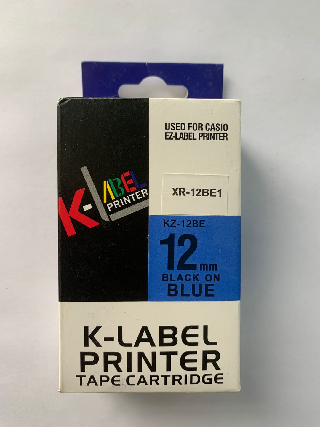Casio XR-12BE1 - KZ-12BE Fondo Azul Letras Negras - 12mm para Rotuladora Casio Label It Series