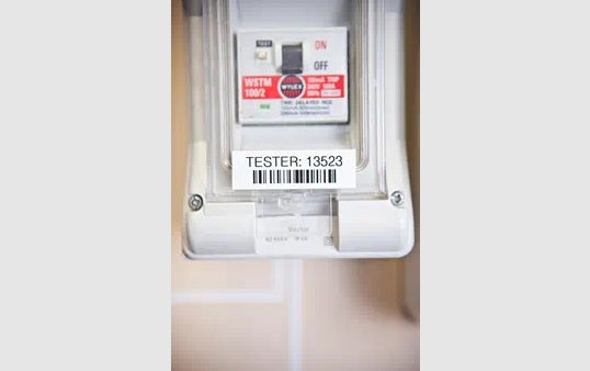 Cinta para Etiquetadora Brother TZe-241 - KZE-241 18mm x 8m Negro sobre Blanco