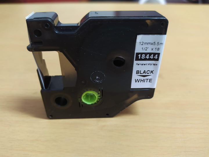 Cinta para Etiquetadora Dymo 1/2" x 5.5m Fondo Blanco Letras Negras de Vinil 18444