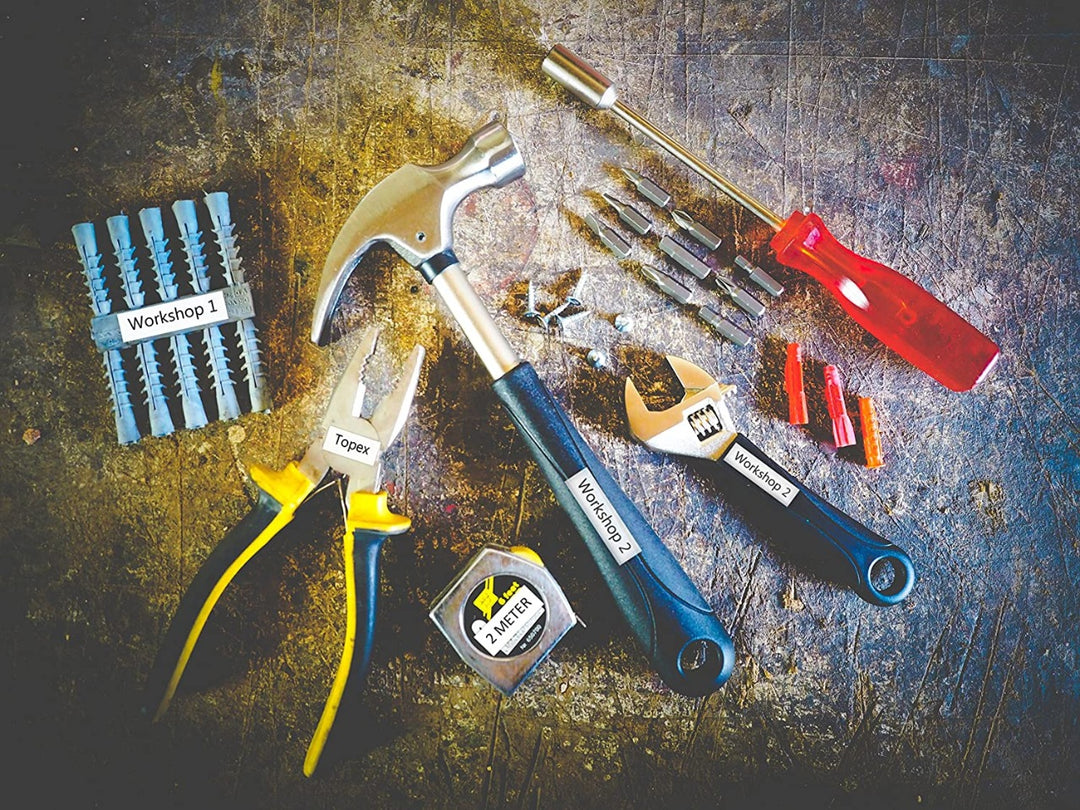 Cinta para Etiquetadora Dymo 1/2" x 5.5m Fondo Blanco Letras Negras de Vinil 18444