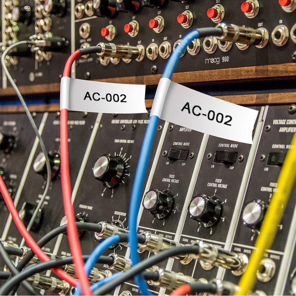 Cinta para Etiquetadora Dymo 1/2" x 5.5m Fondo Blanco Letras Negras de Vinil 18444